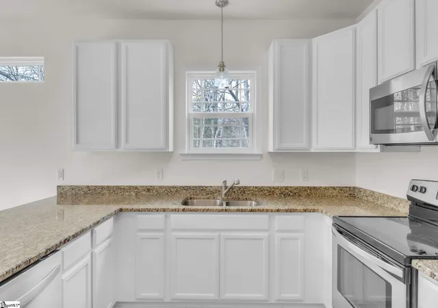 Photo 4 of Single family home for sale at 27 Collins Mills Ct, Simpsonville, SC 29681 | MLS# 1601970 | Listing updated on 2026-08-26