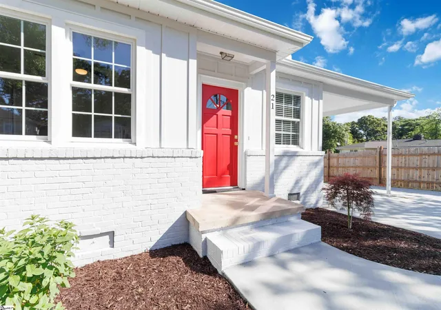 Photo 2 of Single family home for sale at 21 Kay Dr, Greenville, SC 29605 | MLS# 1600504 | Listing updated on 2026-08-12