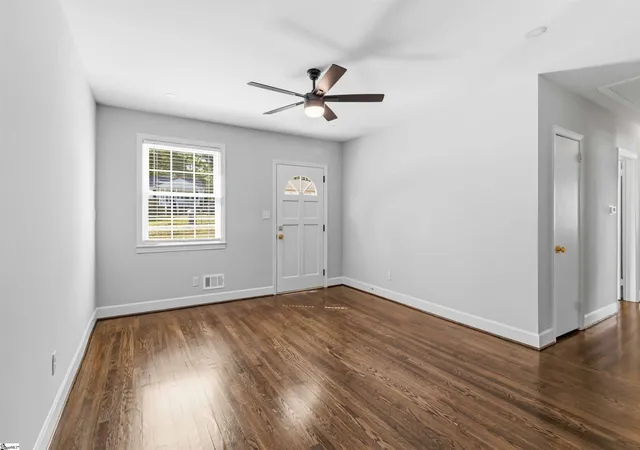 Photo 3 of Single family home for sale at 21 Kay Dr, Greenville, SC 29605 | MLS# 1600504 | Listing updated on 2026-08-12
