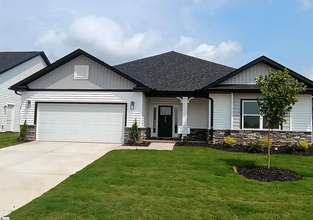 Photo 3 of Sale Pending at 212 Glencliff Wy #Lot 97, Simpsonville, SC 29680 | MLS# 1585776 | Listing updated on 2026-09-16