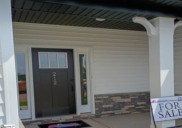 Photo 3 of Sale Pending at 212 Glencliff Wy #Lot 97, Simpsonville, SC 29680 | MLS# 1585776 | Listing updated on 2026-09-16