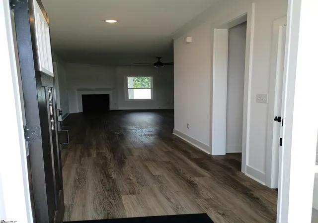 Photo 4 of Sale Pending at 212 Glencliff Wy #Lot 97, Simpsonville, SC 29680 | MLS# 1585776 | Listing updated on 2026-09-16