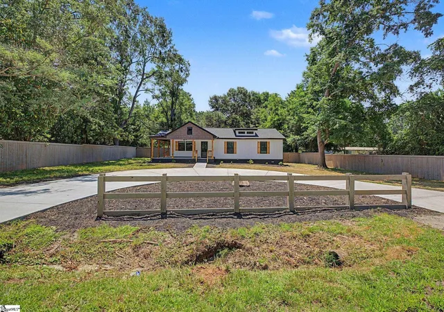 Homes for sale in Williamston, SC | 2611 Anderson Hwy, Williamston, SC 29697 | MLS# 1594796