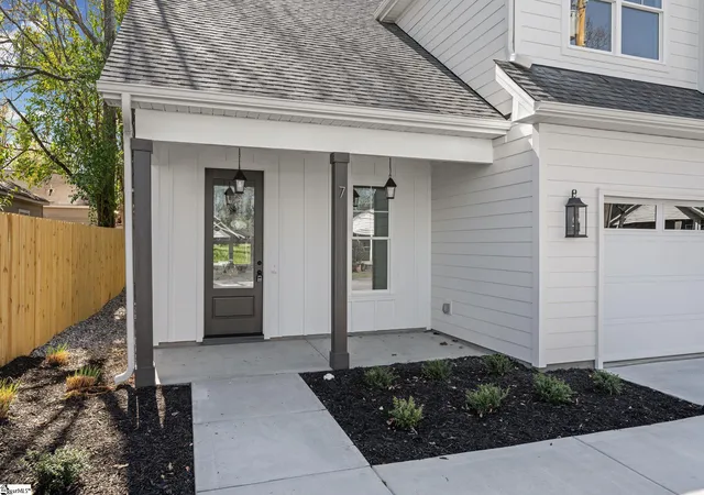 Photo 3 of Single family home for sale at 7 Judson Rd, Greenville, SC 29611 | MLS# 1585010 | Listing updated on 2026-05-28