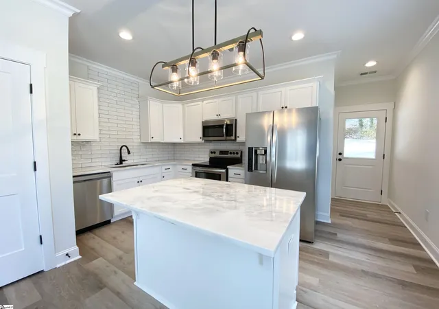 Photo 3 of House for sale at 401 S Franklin Rd, Greenville, SC 29609 | MLS# 1601518 | Listing updated on 2026-09-22