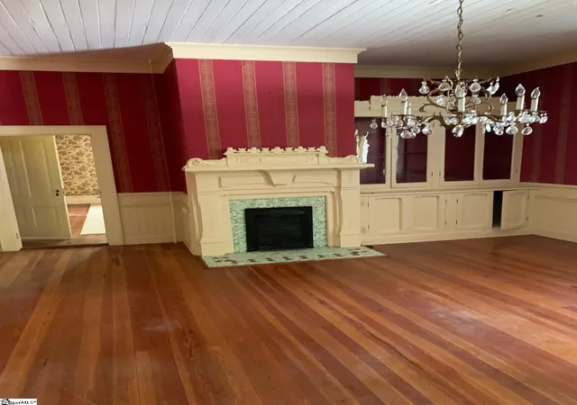 Photo 4 of Sale Pending at 520 W Main St, Laurens, SC 29360 | MLS# 1598359 | Listing updated on 2026-09-09
