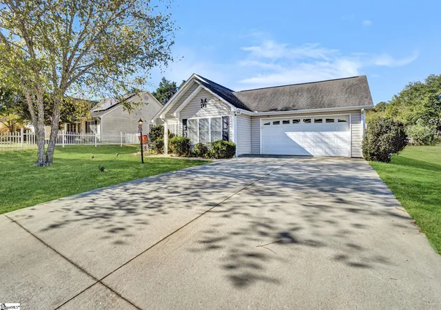 Photo 3 of Sale Pending at 119 Ashwood Ln, Anderson, SC 29625 | MLS# 1573323 | Listing updated on 2026-02-03