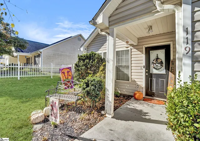 Photo 3 of Sale Pending at 119 Ashwood Ln, Anderson, SC 29625 | MLS# 1573323 | Listing updated on 2026-02-03