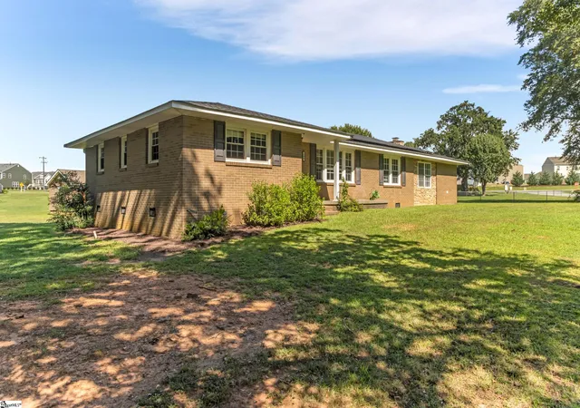 Photo 2 of Single family home for sale at 108 Angela Dr, Piedmont, SC 29673 | MLS# 1599849 | Listing updated on 2026-09-14