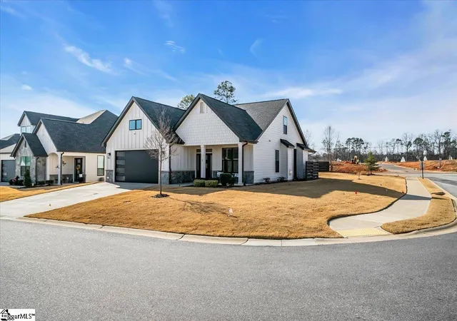 Homes for sale in Simpsonville, SC | 2 Winding Rock Rd, Simpsonville, SC 29680 | MLS# 1592073