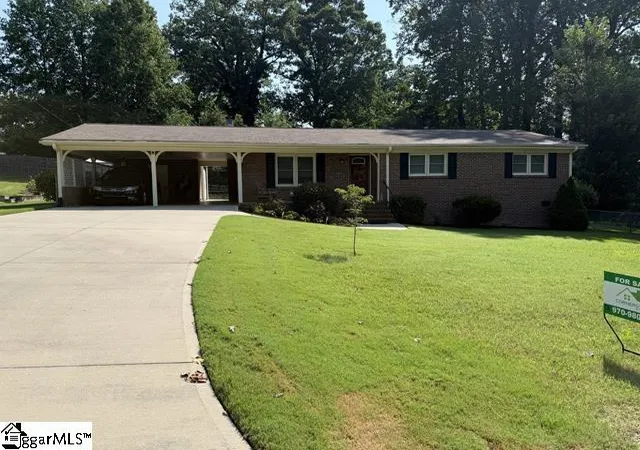 Photo 1 of Single family home for sale at 10 Dickens Ln, Taylors, SC 29687 | MLS# 1600843 | Listing updated on 2026-09-02
