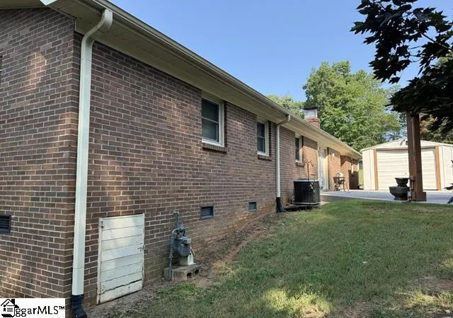 Photo 3 of Single family home for sale at 10 Dickens Ln, Taylors, SC 29687 | MLS# 1600843 | Listing updated on 2026-09-02