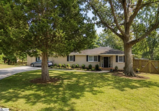 Photo 1 of Single family home for sale at 34 Ridgeway Dr, Greenville, SC 29605 | MLS# 1600273 | Listing updated on 2026-08-23