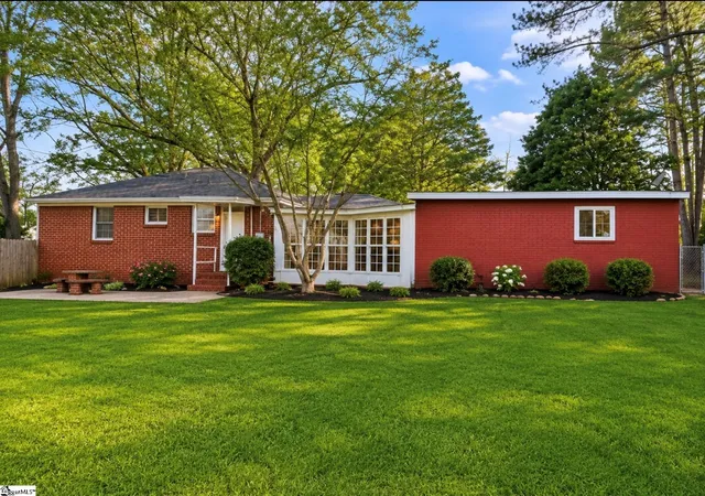 Photo 2 of Single family home for sale at 34 Ridgeway Dr, Greenville, SC 29605 | MLS# 1600273 | Listing updated on 2026-08-23