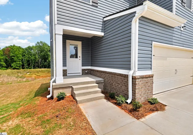 Photo 3 of Single family home for sale at 103 Spring Knoll Wy, Fountain Inn, SC 29644 | MLS# 1596100 | Listing updated on 2026-09-16