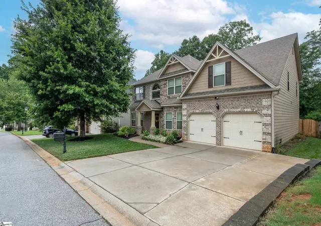 Photo 2 of Single family home for sale at 224 Dairwood Dr, Simpsonville, SC 29680 | MLS# 1597741 | Listing updated on 2026-07-30