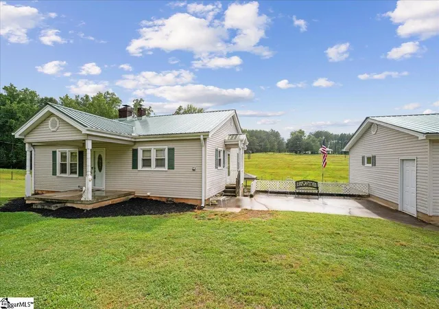 Photo 2 of Single family home for sale at 1363 Bethlehem Ridge Rd, Pickens, SC 29671 | MLS# 1602473 | Listing updated on 2026-09-27