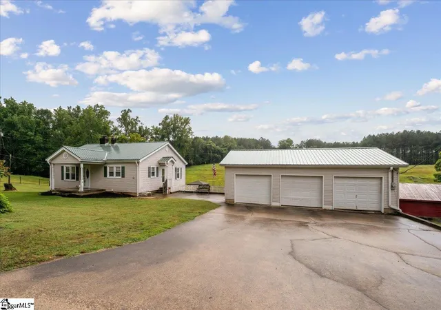 Photo 3 of Single family home for sale at 1363 Bethlehem Ridge Rd, Pickens, SC 29671 | MLS# 1602473 | Listing updated on 2026-09-27