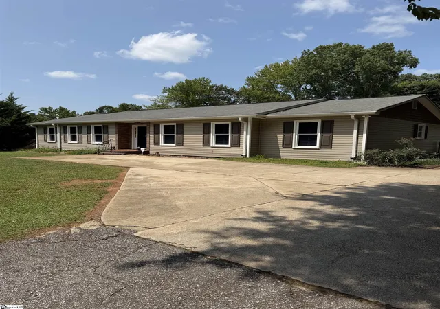 Photo 2 of Single family home for sale at 210 Tanner Rd, Taylors, SC 29687 | MLS# 1602071 | Listing updated on 2026-09-10