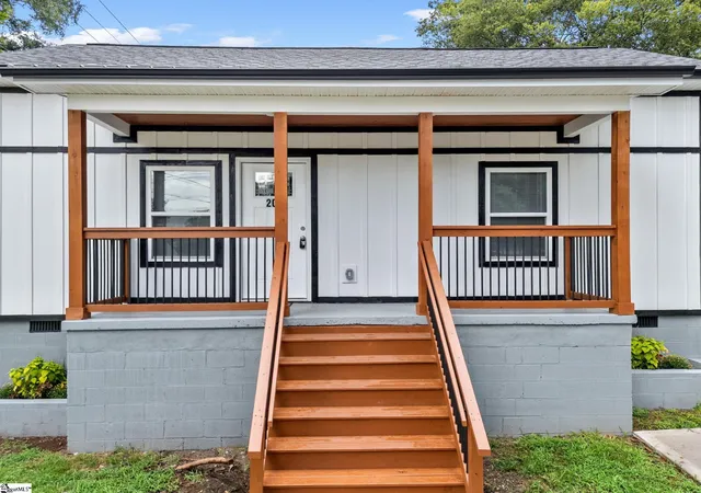 Photo 2 of Single family home for sale at 206 Claremont St, Gaffney, SC 29341 | MLS# 1601873 | Listing updated on 2026-08-25