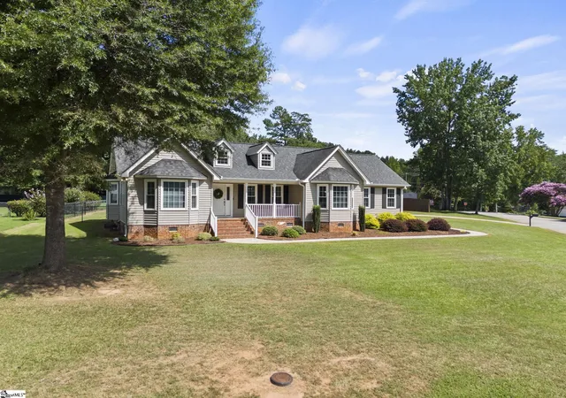 Photo 1 of Single family home for sale at 6 Brendle Dr, Simpsonville, SC 29681 | MLS# 1601464 | Listing updated on 2026-10-01