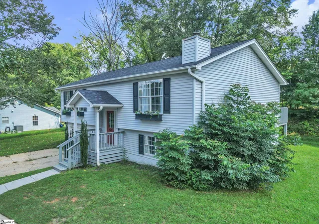 Photo 2 of Single family home for sale at 431 Maplewood Cir, Greer, SC 29651 | MLS# 1602281 | Listing updated on 2026-08-28