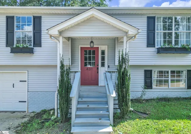 Photo 3 of Single family home for sale at 431 Maplewood Cir, Greer, SC 29651 | MLS# 1602281 | Listing updated on 2026-08-28