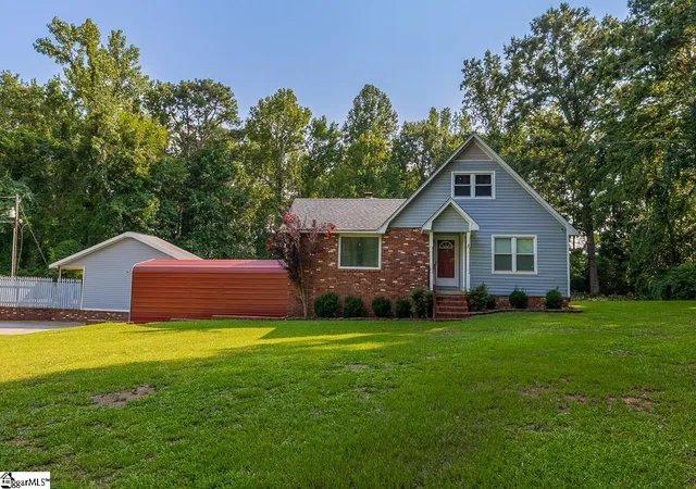 Photo 1 of Single family home for sale at 822 Mount Moriah Rd, Greenwood, SC 29646 | MLS# 1601008 | Listing updated on 2026-10-02