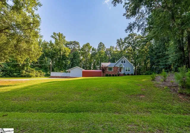 Photo 2 of Single family home for sale at 822 Mount Moriah Rd, Greenwood, SC 29646 | MLS# 1601008 | Listing updated on 2026-10-02