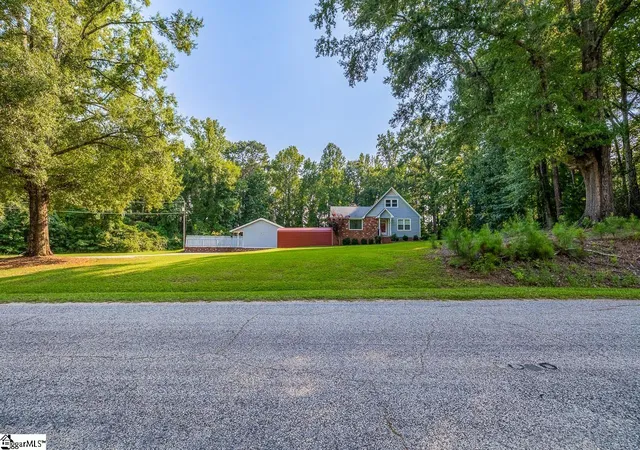 Photo 3 of Single family home for sale at 822 Mount Moriah Rd, Greenwood, SC 29646 | MLS# 1601008 | Listing updated on 2026-10-02