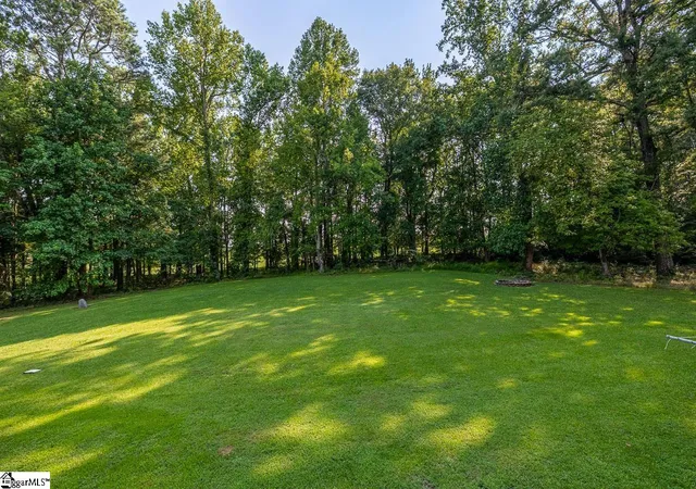 Photo 3 of Single family home for sale at 822 Mount Moriah Rd, Greenwood, SC 29646 | MLS# 1601008 | Listing updated on 2026-10-02