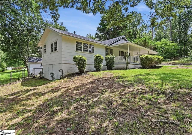 Photo 2 of Single family home for sale at 412 Hood Rd, Greenville, SC 29611 | MLS# 1599056 | Listing updated on 2026-09-04