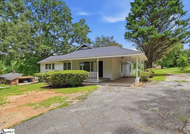 Photo 3 of Single family home for sale at 412 Hood Rd, Greenville, SC 29611 | MLS# 1599056 | Listing updated on 2026-09-04