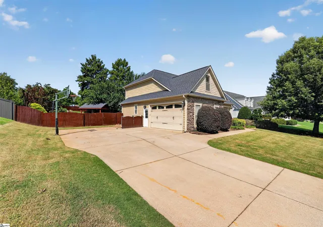 Photo 3 of Sale Pending at 107 Elevation Ct, Greer, SC 29651 | MLS# 1600508 | Listing updated on 2026-08-18