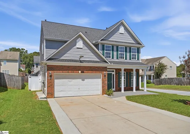 Photo 2 of Single family home for sale at 21 Nut Leaf Ln, Greenville, SC 29605 | MLS# 1601983 | Listing updated on 2026-08-30
