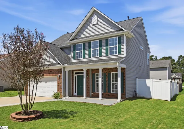 Photo 3 of Single family home for sale at 21 Nut Leaf Ln, Greenville, SC 29605 | MLS# 1601983 | Listing updated on 2026-08-30