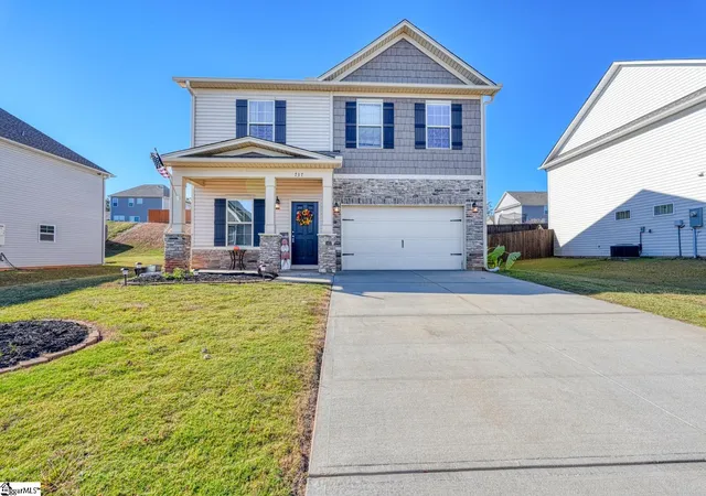 Photo 2 of Single family home for sale at 737 Stilmore Dr, Duncan, SC 29334 | MLS# 1585641 | Listing updated on 2026-08-31