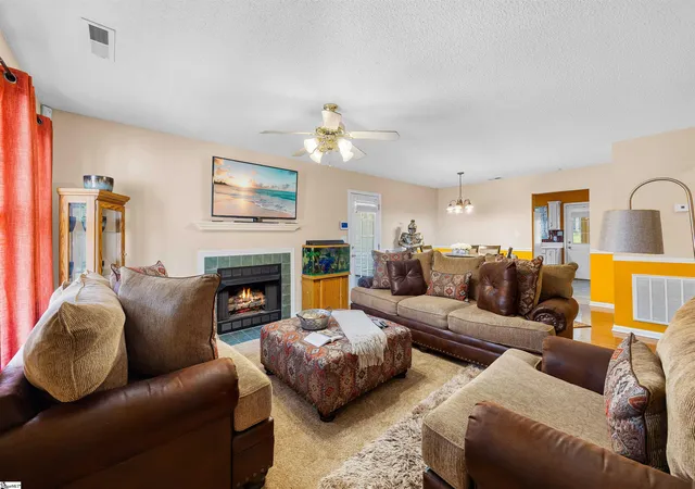 Photo 3 of Single family home for sale at 712 Larado Ct, Moore, SC 29369 | MLS# 1602232 | Listing updated on 2026-08-28