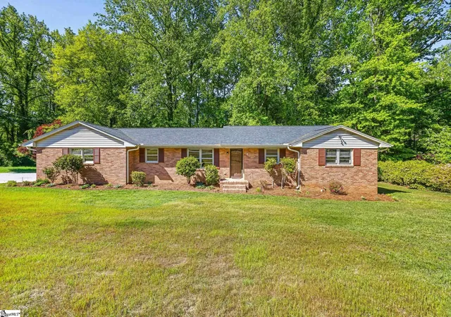 Photo 1 of Single family home for sale at 11 Fontana Dr, Greenville, SC 29609 | MLS# 1599280 | Listing updated on 2026-09-17