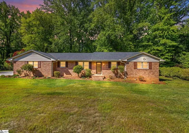 Photo 2 of Single family home for sale at 11 Fontana Dr, Greenville, SC 29609 | MLS# 1599280 | Listing updated on 2026-09-17