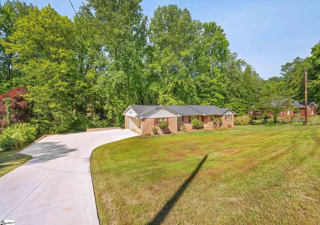 Photo 3 of Single family home for sale at 11 Fontana Dr, Greenville, SC 29609 | MLS# 1599280 | Listing updated on 2026-09-17