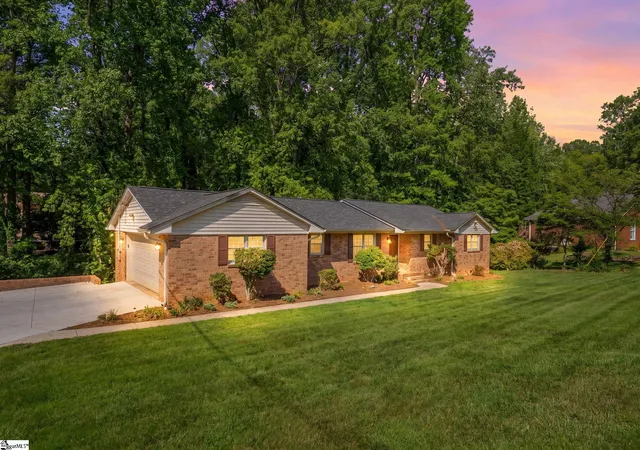 Photo 3 of Single family home for sale at 11 Fontana Dr, Greenville, SC 29609 | MLS# 1599280 | Listing updated on 2026-09-17