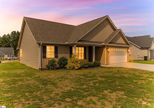 Photo 3 of Single family home for sale at 124 Lily Wy, Lyman, SC 29365 | MLS# 1598287 | Listing updated on 2026-09-16