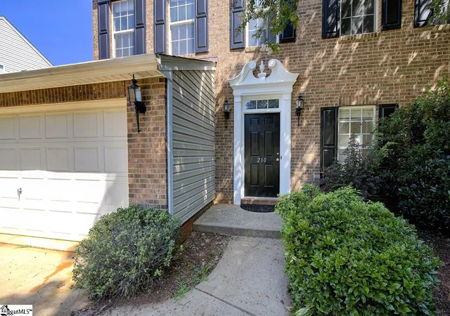 Photo 3 of Single family home for sale at 210 Highgate Cir, Greer, SC 29650 | MLS# 1598255 | Listing updated on 2026-07-20