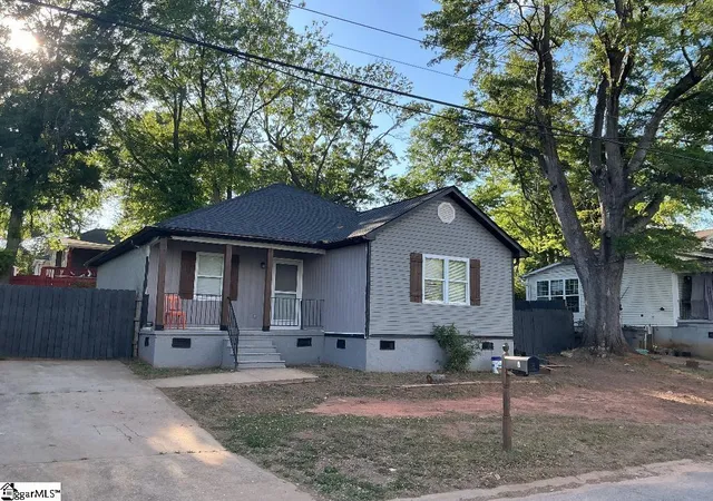 Photo 3 of Single family home for sale at 7 4th St, Greenville, SC 29611 | MLS# 1474926 | Listing updated on 2026-10-20