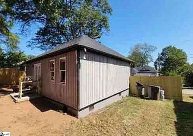 Photo 3 of Single family home for sale at 7 4Th St, Greenville, SC 29611 | MLS# 1474926 | Listing updated on 2026-10-20