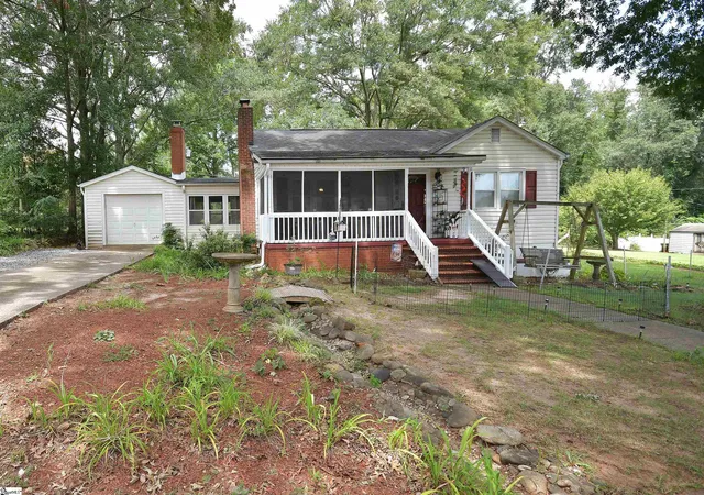 Photo 1 of Single family home for sale at 1 Valley Dr, Lyman, SC 29365 | MLS# 1601691 | Listing updated on 2026-09-04