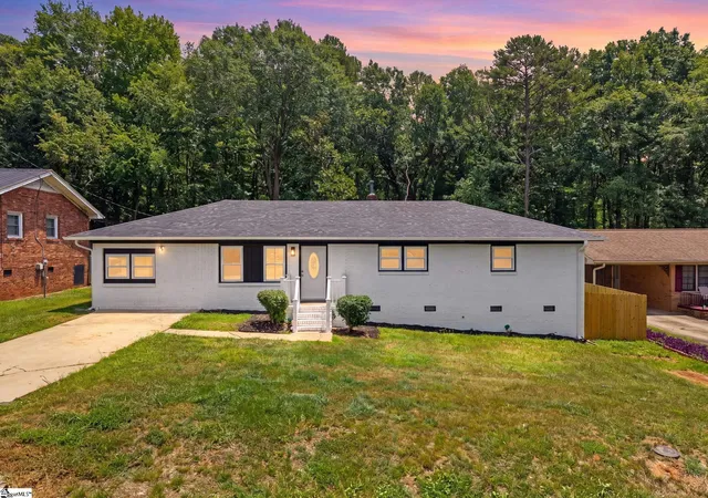 Homes for sale in Greenville, SC | 33 Dunlap Dr, Greenville, SC 29605 | MLS# 1597016