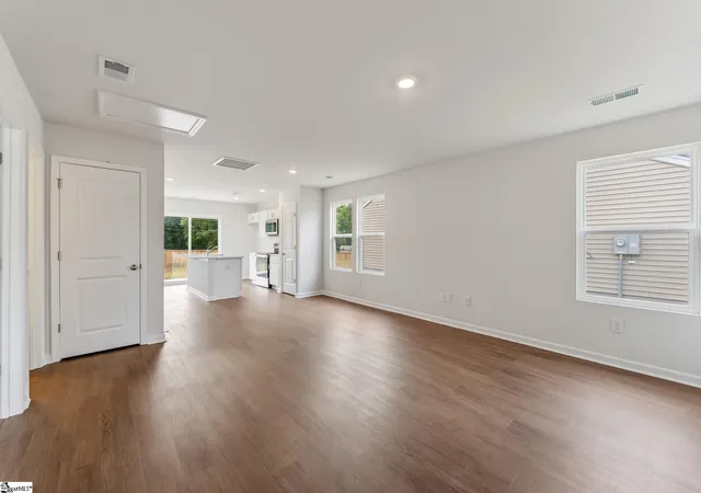 Photo 2 of Single family home for sale at 138 Cloverfield Ln, Spartanburg, SC 29303 | MLS# 1578650 | Listing updated on 2026-08-30