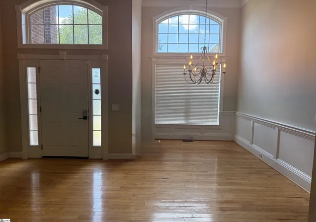 Photo 2 of Single family home for sale at 2 Windmill Wy, Greenville, SC 29615 | MLS# 1602285 | Listing updated on 2026-09-15